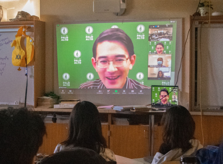 Councilman Greg Tanaka talks to the Junior class at Palo Alto High School during Advisory today about his background and career. Photo by Lauren Wong
