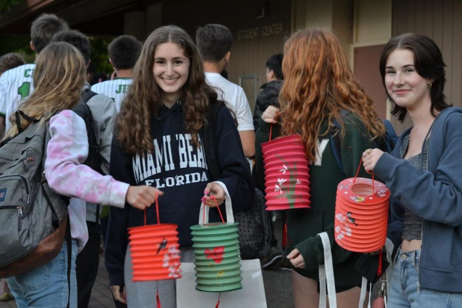 Students are holding lanterns to recognize Neurodiversity Week on Thursday at Palo Alto Highschool. “I have many friends who are part of the neurodivergent community,” Paly sophomore Mae Cornwell said. “The speakers did a really good job.”