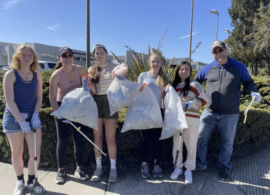 The+beach+clean+up+club+displays+their+work+from+a+clean+up+at+the+Palo+Alto+Bay+Lands%2C+collecting+over+57+pounds+of+trash.